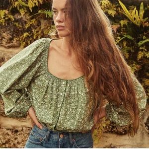 DOEN XS NWT Jacqui Top in Green Cottage Daisy Floral Print